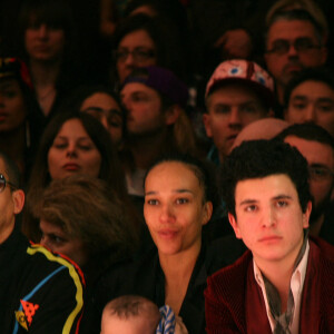 JoeyStarr, son ex-compagne Leïla Sy et leur fils Mathis au défilé Jean-Charles de Castelbajac (collection automne-hiver 2008-2009) à Paris, le 29 février 2008.