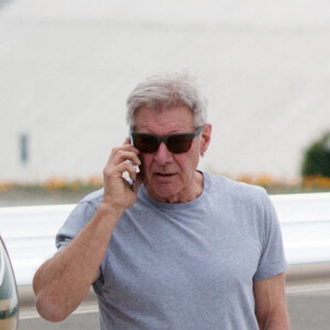 Harrison Ford arrive à Los Angeles avec son jet privé qu'il pilote lui-même le 21 mars 2017.