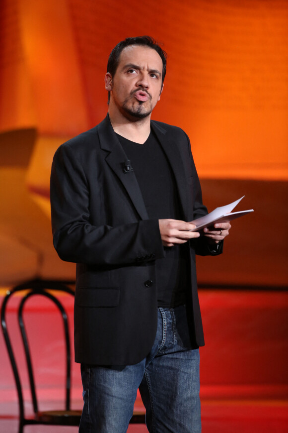 Alexandre Astier - Enregistrement de l'émission de Noël "La grande librairie" aux Folies-Bergere à Paris le 18 novembre 2013.