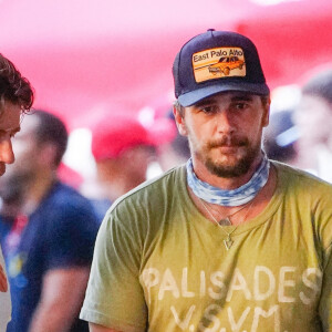 James Franco, Kevin Breznahan et Michael Gandolfini vont voir le match de l'Euro 2020 entre la France et la Suisse au café "Felix" à New York, le 28 juin 2021.