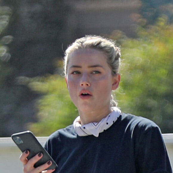 Amber Heard profite d'une balade à cheval de deux heures à Los Angeles. Le 28 octobre 2020.