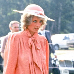 Archives - Lady Diana enceinte du prince Harry lors des courses de Ascot en 1984. 