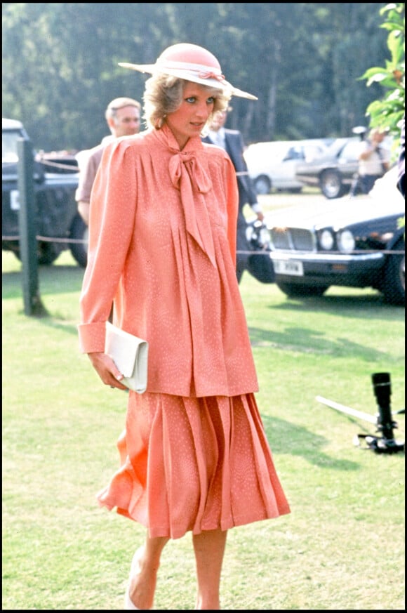 Archives - Lady Diana enceinte du prince Harry lors des courses de Ascot en 1984. 