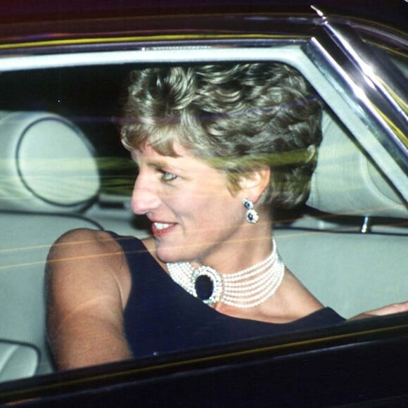 Archives - Lady Diana en voiture à Londres. 