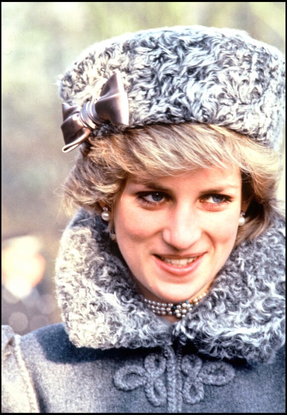 Archives - Lady Diana se promène en forêt. 