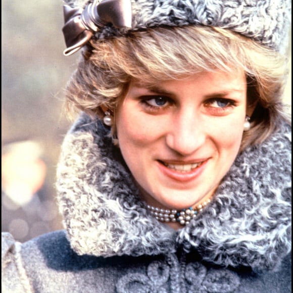 Archives - Lady Diana se promène en forêt. 