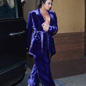 Demi Lovato et Elton John quittent un restaurant à Los Angeles, le 27 mai 2021, après avoir assisté à la cérémonie des "IHeart Radio Music Awards".