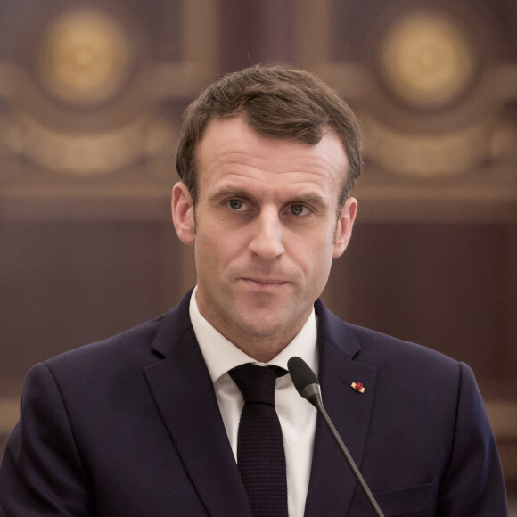 Le président de la République Emmanuel Macron est reçu par le président ce la République du Tchad, Idriss Deby Itno, au palais présidentiel à N'Djamena au Tchad. Le 23 décembre 2018. 