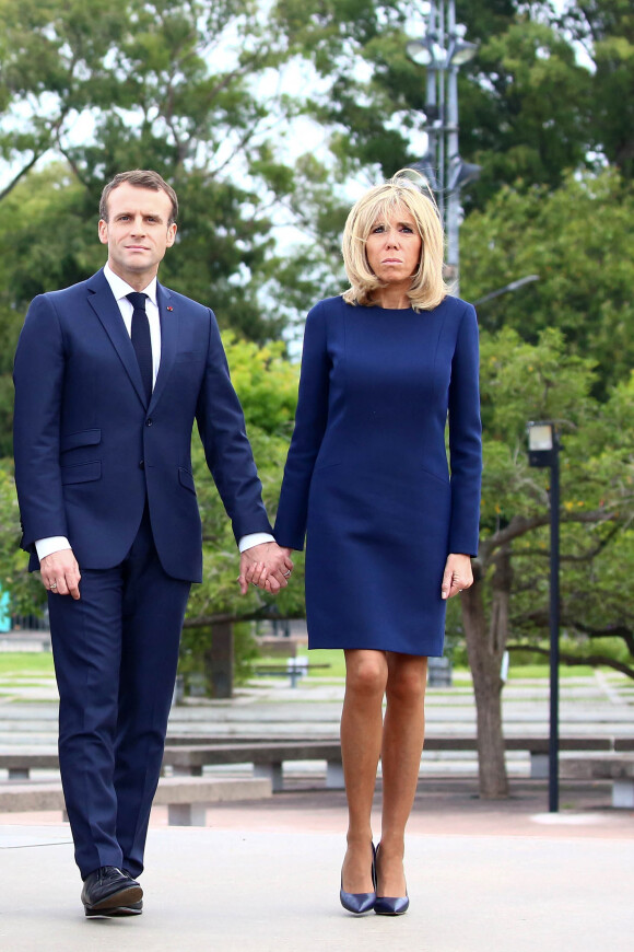 Le président Emmanuel Macron et sa femme Brigitte - Le président de la République Française et sa femme rendent hommages aux victimes du terrorisme d'Etat au Parc de la Mémoire à Buenos Aires le 29 novembre 2018. 