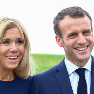 Le président Emmanuel Macron et sa femme Brigitte - Le président de la République Française et sa femme rendent hommages aux victimes du terrorisme d'Etat au Parc de la Mémoire à Buenos Aires le 29 novembre 2018. 