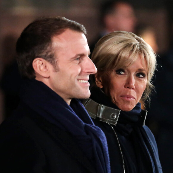 Le couple présidentiel, le président de la République française Emmanuel Macron et sa femme la Première Dame Brigitte Macron (Trogneux) ont accueilli le président de la République fédérale d'Allemagne et sa femme avec une cérémonie militaire, avant de pénétrer dans la cathédrale Notre-Dame de Strasbourg pour un concert d'oeuvres de Debussy et Beethoven à Strasbourg, France, le 4 Novembre 2018, pour lancer une semaine de commémorations du centenaire de l'armistice de la Première Guerre mondiale.La Première Dame française est vêtue d'une veste zippée à col métallisé signée Louis Vuitton, la même que le soir de l'élection de son mari.