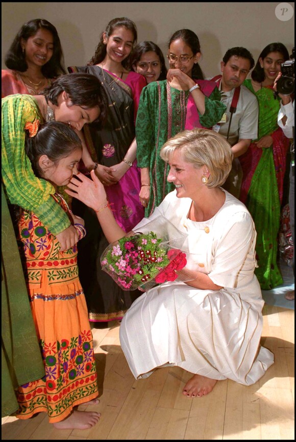 LAdy Diana à la mission Hindou Swaminarayan de Londres.