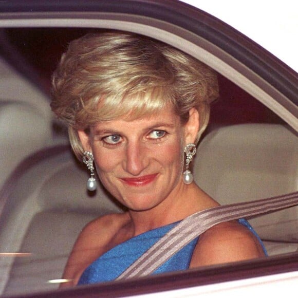 Lady DIana en Australie lors d'un gala de charité.