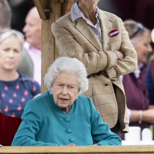 La reine Elisabeth II d'Angleterre sourit lors du Royal Windsor Horse Show à Windsor le 1er juillet 2021.