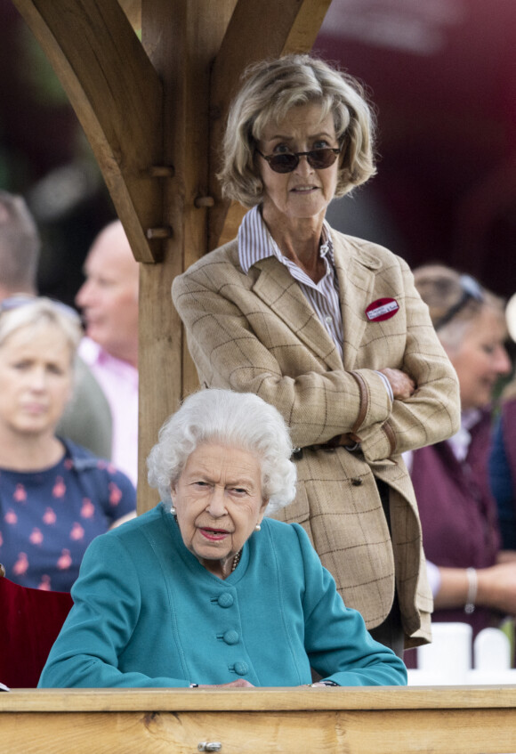 La reine Elisabeth II d'Angleterre sourit lors du Royal Windsor Horse Show à Windsor le 1er juillet 2021.