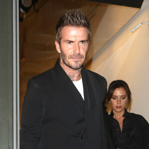 David Beckham et sa femme Victoria Beckham quittent la fête du 275ème anniversaire de Sotheby's à Londres, Royaume Uni, le 30 septembre 2019.