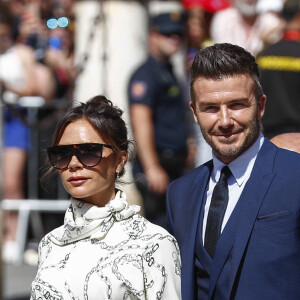 Victoria Beckham et son mari David Beckham arrivent à l'église pour célébrer l'union du footballeur Sergio Ramos et de l'actrice Pilar Rubio à Seville en Espagne, le 15 juin 2019.