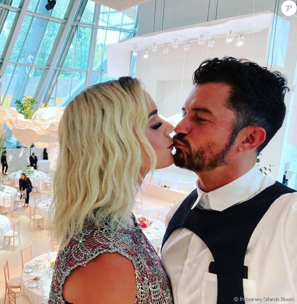 Katy Perry et Orlando Bloom, amoureux à la Fondation Louis Vuitton, à Paris.