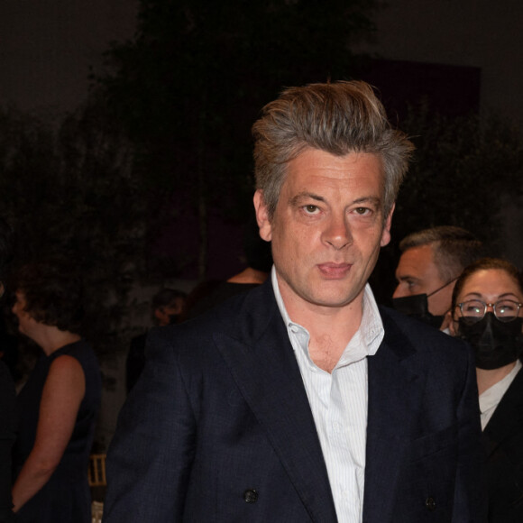 Farida Khelfa, Benjamin Biolay et Chiara Mastrioanni assistent à la soirée de lancement des nouveaux parfums Louis Vuitton à la Fondation Louis Vuitton. Paris, le 5 juillet 2021.