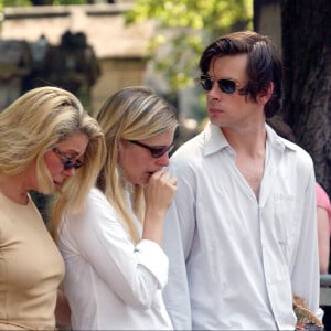 Catherine Deneuve, Chiara Mastroianni et Benjamin Biolay aux obsèques de Marie Trintignant à Paris. Le 6 août 2003.