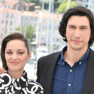 Adam Driver et Marion Cotillard à la conférence de presse pour le film "Annette" au Festival de Cannes, le 6 juillet 2021.