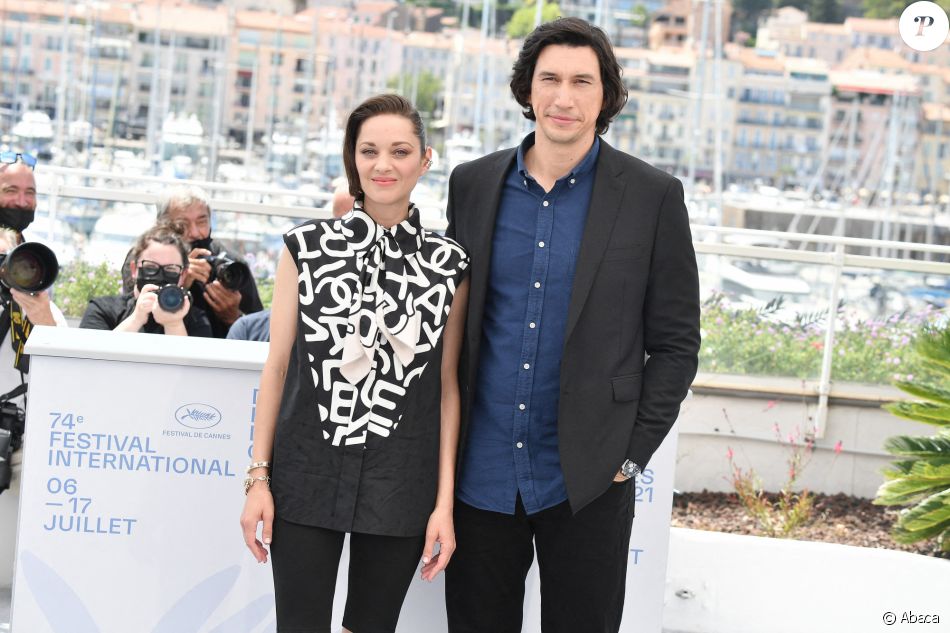 Adam Driver et Marion Cotillard à la conférence de presse pour le film "Annette" au Festival de Cannes, le 6 juillet 2021.