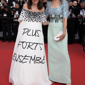 Iris Berben et Andie MacDowell - Montée des marches du film " Annette " lors de la cérémonie d'ouverture du 74ème Festival International du Film de Cannes. Le 6 juillet 2021 © Borde-Jacovides-Moreau / Bestimage 