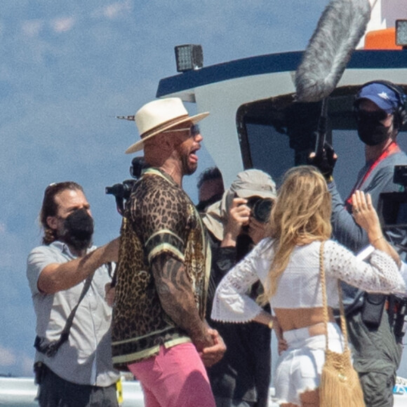 Exclusif - Daniel Craig et Kate Hudson tournent le film "Knives Out 2" sur l'île de Spetses en Grèce, le 29 juin 2021. Ils sont entourés de David Batista, Madelyn Cline et Leslie Odom Jr.