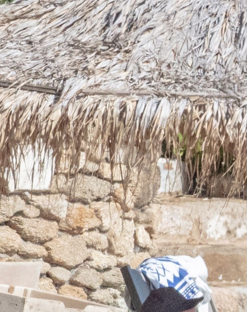 Kate Hudson prend des photos de ses enfants Ryder, Rani Rose et Bingham avec son compagnon Danny Fujikawa à Skiathos en Grèce le 19 juin 2021