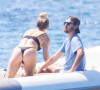 Exclusif - Kate Hudson passe ses vacances sur un bateau avec son compagnon Danny Fujikawa, sa mère Goldie Hawn et Kurt Russell à Skiathos en Grèce le 18 juin 2021.