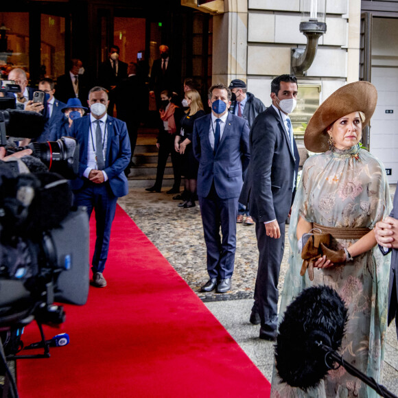 Le roi Willem-Alexander et la reine Maxima des Pays-Bas font une déclaration suite à la blessure par balles du journaliste néerlandais Peter R. de Vries lors de leur visite d'Etat de trois jours en Allemagne, le 7 juillet 2021.