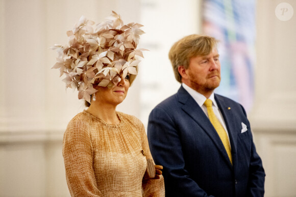 Le roi Willem-Alexander et la reine Maxima des Pays-Bas visitent l'exposition "New Materials All Goods, une exposition du designer néerlandais et directeur du "JongeriusLab" Hella Jongerius, au Gropius Bau à Berlin, le 6 juillet 2021, dans le cadre de leur visite d'Etat de trois jours en Allemagne.