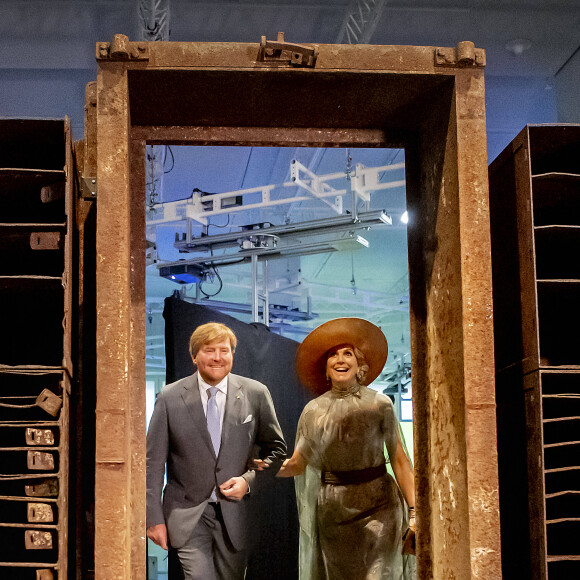 Le roi Willem-Alexander et la reine Maxima des Pays-Bas visitent l'exposition Berlin Global au musée Forum Humboldt à Berlin, dans le cadre de leur visite d'Etat de trois jours en Allemagne. Le 7 juillet 2021.