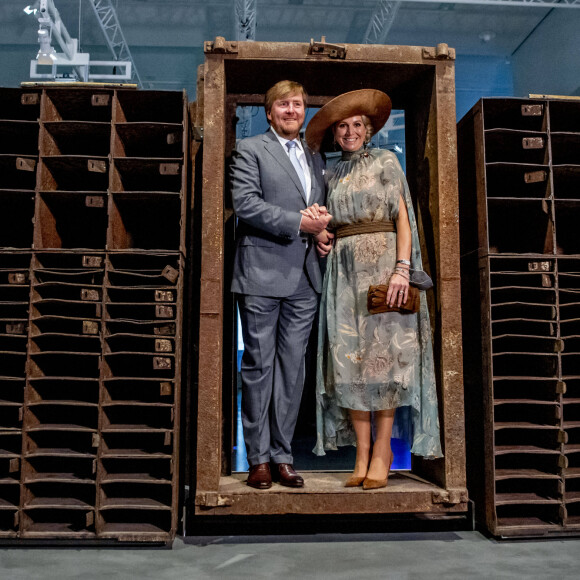 Le roi Willem-Alexander et la reine Maxima des Pays-Bas visitent l'exposition Berlin Global au musée Forum Humboldt à Berlin, dans le cadre de leur visite d'Etat de trois jours en Allemagne. Le 7 juillet 2021.