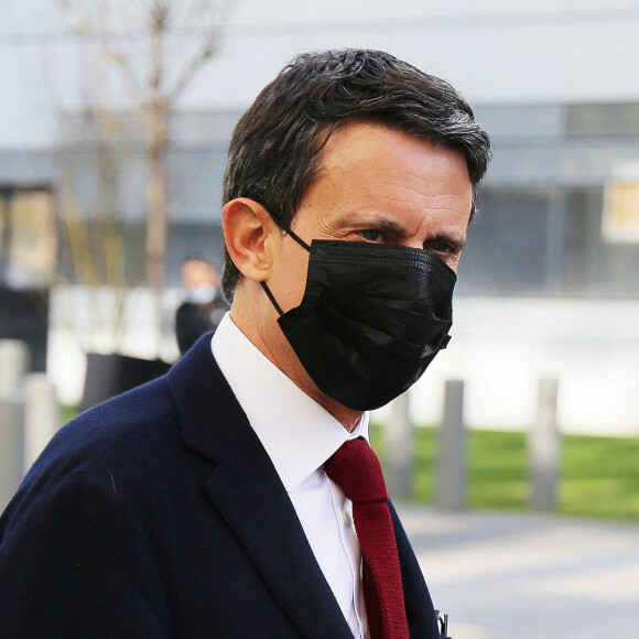 Manuel Valls quitte les studios de RMC à Paris, France, le 31 mars 2021. © Panoramic/Bestimage