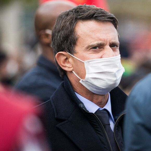 Manuel Valls - Hommage en présence de differents présidents d'associations, Place de la République à Paris en mémoire à Samuel Paty (professeur d'histoire) qui a été décapité à Conflans-Sainte-Honorine le 18 octobre 2020. © Tiziano Da Silva/Bestimage