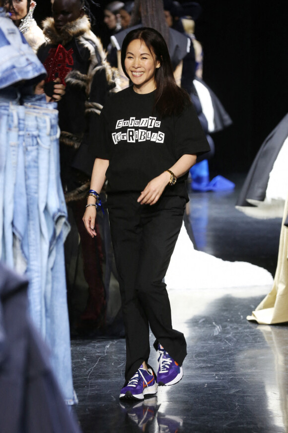 Chitose Abe à l'issue du défilé de mode Jean Paul Gaultier (collection Haute Couture 2021/2022) à l'atelier Jean Paul Gaultier. Paris, France, le 7 juillet 2021.