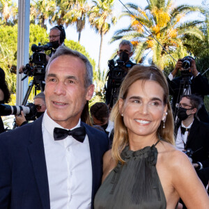 Mike Horn et sa compagne - Montée des marches du film " Stillwater " lors du 74ème Festival International du Film de Cannes. Le 8 juillet 2021 