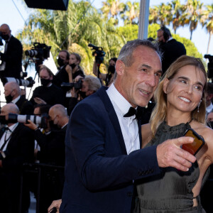 Mike Horn et sa compagne à Cannes lors de la montée des marches du film "Stillwater". Le 8 juillet 2021 