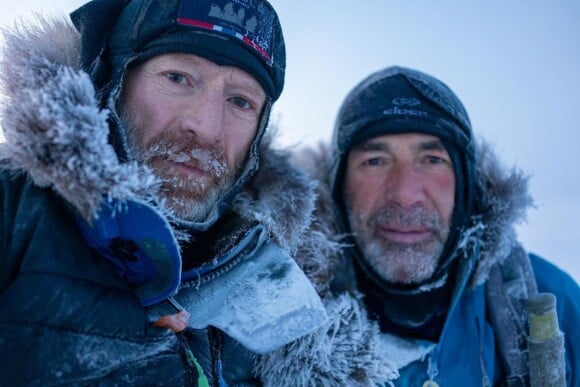 L'explorateur Mike Horn (à droite) en expédition au Pôle Nord. Mai 2021
