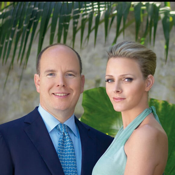 LE PRINCE ALBERT II DE MONACO ET CHARLENE WITTSTOCK SONT OFFICIELLEMENT FIANCES  IT IS NOW OFFICIAL THAT PRINCE ALBERT II OF MONACO AND CHARLENE WITTSTOCK ARE ENGAGED 