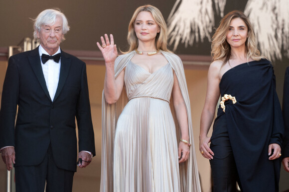 Le réalisateur Paul Verhoeven, Virginie Efira et Clotilde Courau assistent à la montée des marches du film "Benedetta" au 74e Festival de Cannes, au Palais des Festivals. Cannes, le 9 juillet 2021.