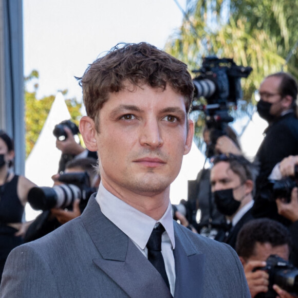 L'acteur Niels Schneider (compagnon de Virginie Efira) lors de la montée des marches du film " Benedetta " lors du 74ème Festival International du Film de Cannes. Le 9 juillet 2021 © Borde-Jacovides-Moreau / Bestimage