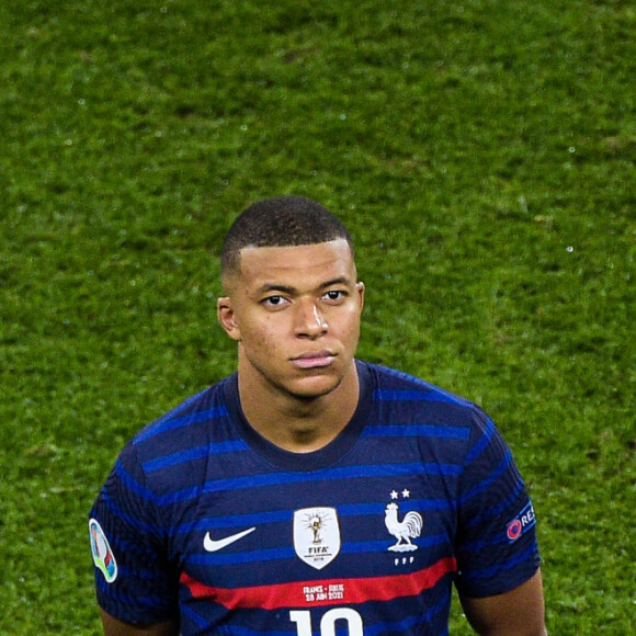 Antoine Griezmann, Kylian Mbappé et Karim Benzema - Match de football de l'Euro 2020 : La France s'incline devant la Suisse après les tirs au but au stade Arena Nationala à Bucarest le 28 juin 2021. © Federico Pestellini / Panoramic / Bestimage