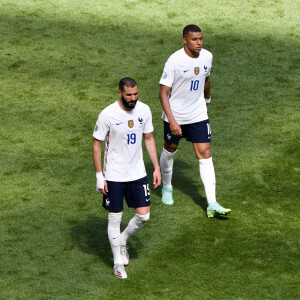 Kylian Mbappé et Karim Benzema lors du match de l'UEFA Euro 2020 opposant la Hongrie à la France au stade Puskas Arena à Budapest, Hongrie, le 19 juin 2021. © Anthony Bibard/FEP/Panoramic/Bestimage