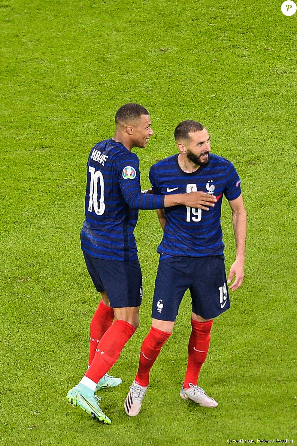 Static1 Purepeople Com Articles 7 44 46 07 Kylian Mbappe Et Karim Benzema Lors Du M 950x0 2 Jpg