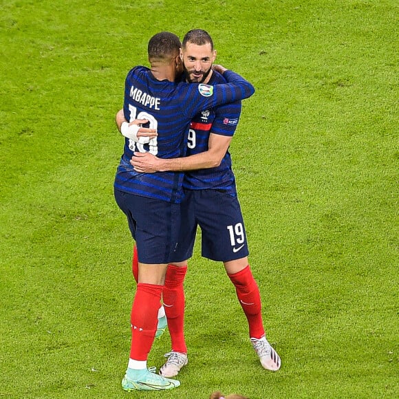 Kylian Mbappé et Karim Benzema lors du match de l'UEFA Euro 2020 opposant l'Allemagne à la France au stade Allianz Arena à Munich, Allemagne, le 15 juin 2021. © Federico Pestellini/Panoramic/Bestimage