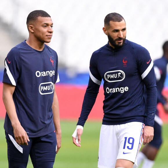 Kylian Mbappé et Karim Benzema - Match amical de préparation à l'Euro 2021 France - Bulgarie (3-0) au Stade de France en présence de 5000 spectateurs à Saint-Denis le 8 juin 2021. © Philippe Lecoeur / Panoramic / Bestimage