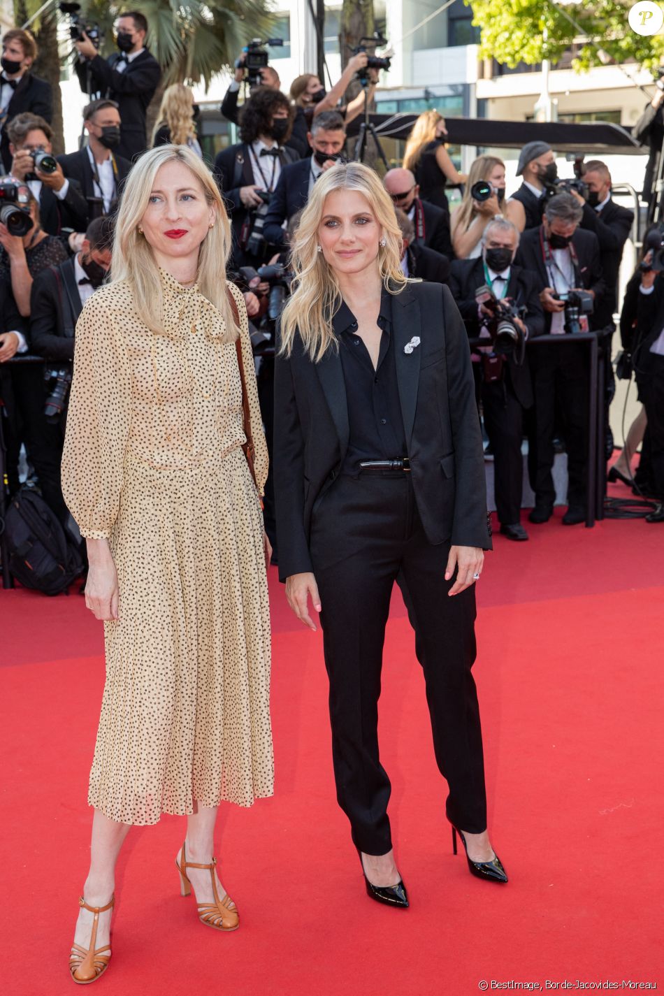 Jessica Hausner et Mélanie Laurent habillées en Céline - Montée des marches du film "Benedetta" lors du 74ème Festival International du Film de Cannes. Le 9 juillet 2021 © Borde-Jacovides-Moreau / Bestimage