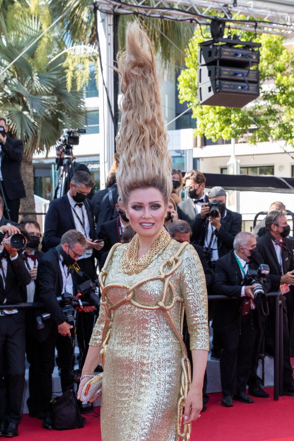 Elena Lenina - Montée des marches du film "Benedetta" lors du 74ème Festival International du Film de Cannes. Le 9 juillet 2021
